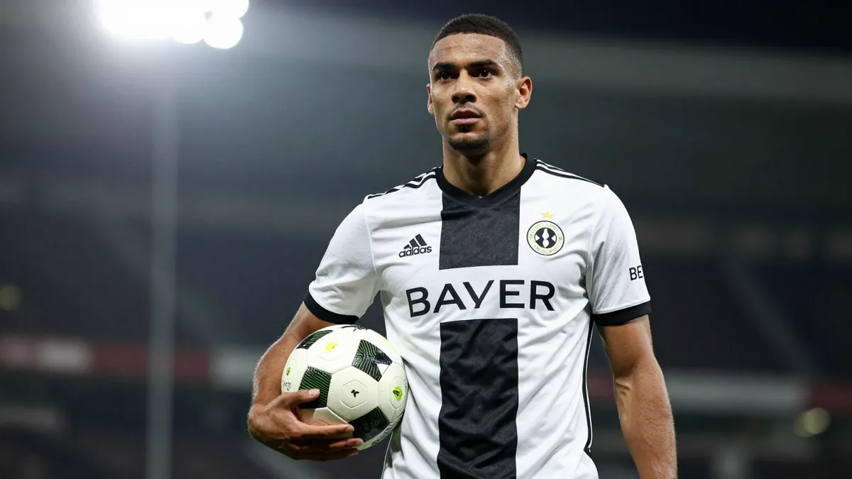 Bayer Leverkusen extends contracts with Carro and Rolfes, aiming to win titles